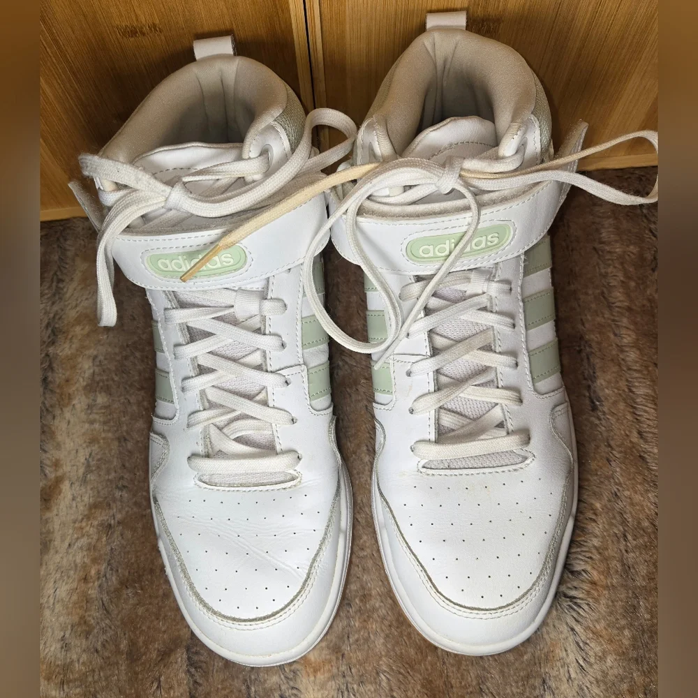 Adidas Postmove Mid White Green Basketball High Top Shoes in sz 10 - Picture 2 of 4